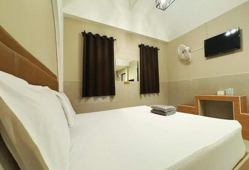 בית מלון כפרי Oyo 75522 Classroom Resort