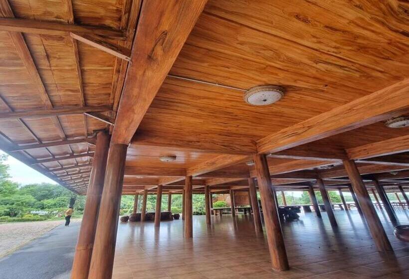 בית מלון כפרי Metathsana Resort