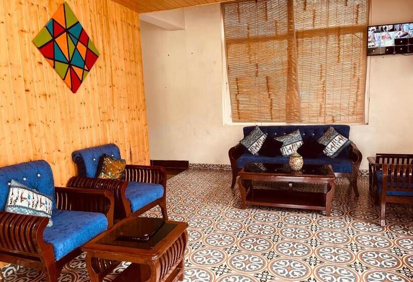 בית מלון כפרי Ramayi Lodge Inn