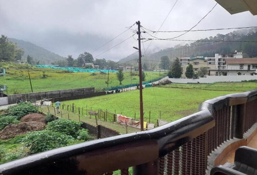 בית מלון כפרי The Central House