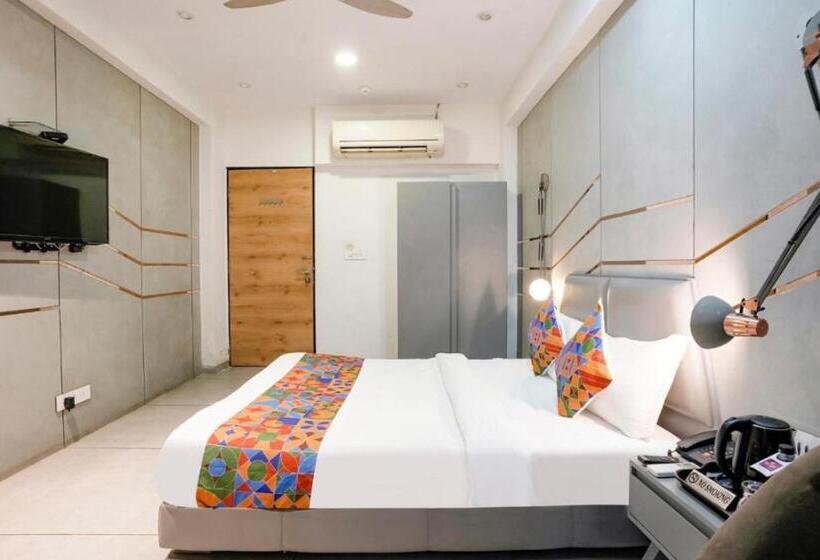 Отель Urban Brood Near Prem Mandir