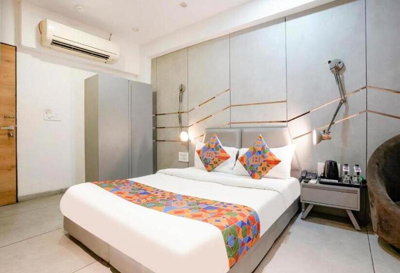 Отель Urban Brood Near Prem Mandir