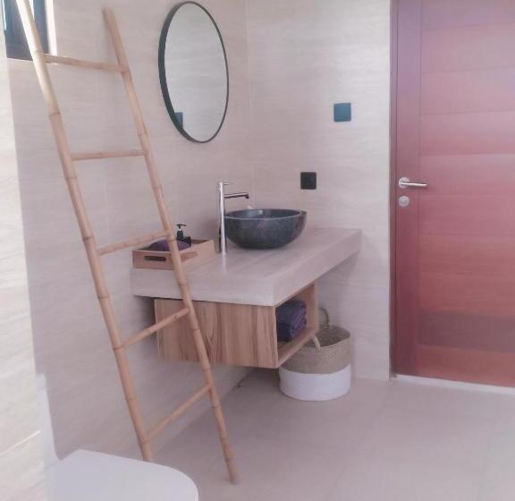 פנסיון Aamoda Rooms