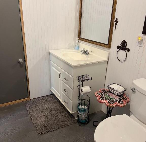 펜션 Acorn Hideaways Canton Nostalgic Family Sized Suite, Sleeps 5