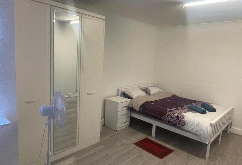 بنسيون Baraka Edgware