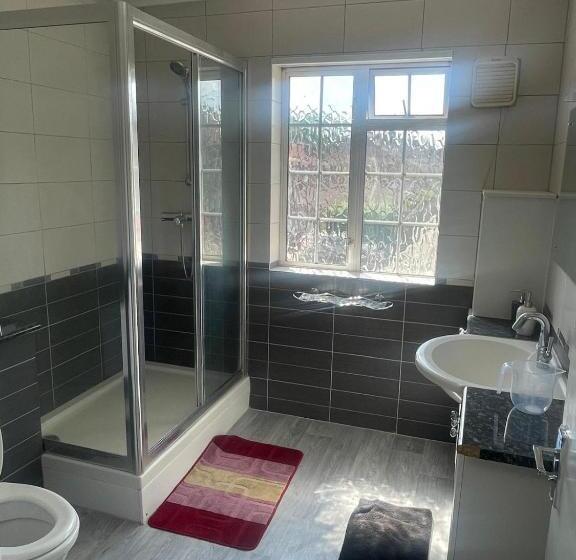 بنسيون Baraka Edgware