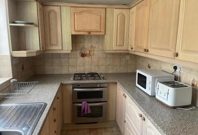 بنسيون Baraka Edgware