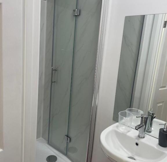 بنسيون Baraka Edgware