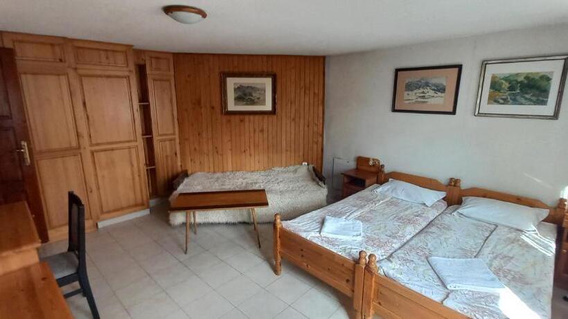 פנסיון Dumanova House