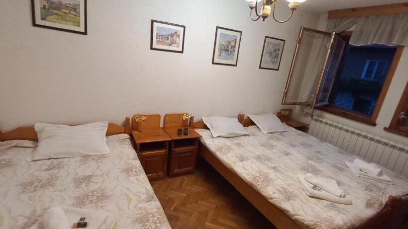 פנסיון Dumanova House