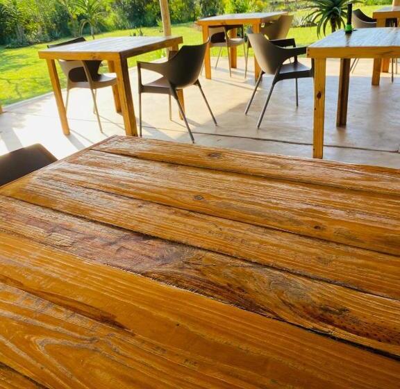 פנסיון Elephant Corridor Lodge