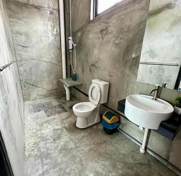 פנסיון Ferringhi Inn 51