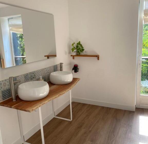 펜션 Maison Dans Un écrin De Verdure Avec Piscine