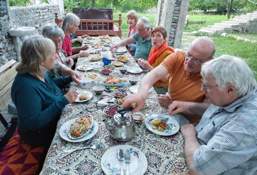 بنسيون Nosir Guesthouse