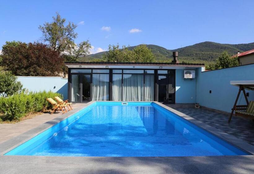 پانسیون Saguramo Bliss