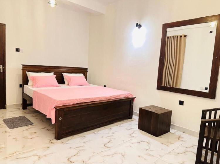 ペンション Sithumini Inn Guesthouse