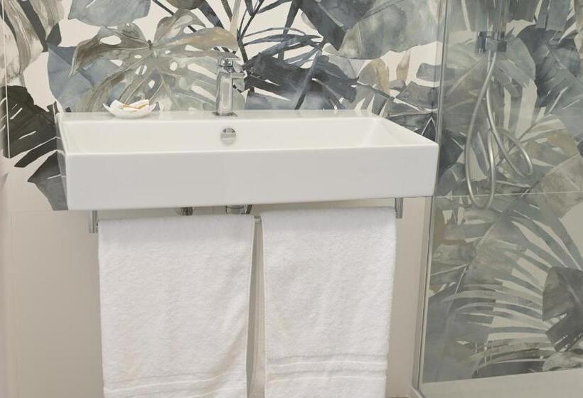 פנסיון The Gallery