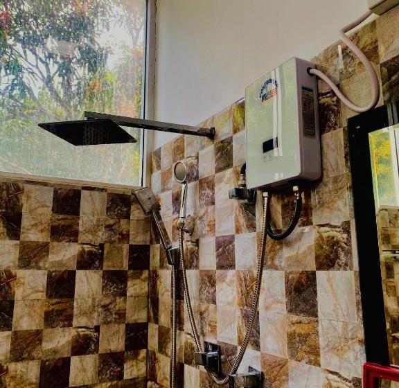 פנסיון Triangle Villa