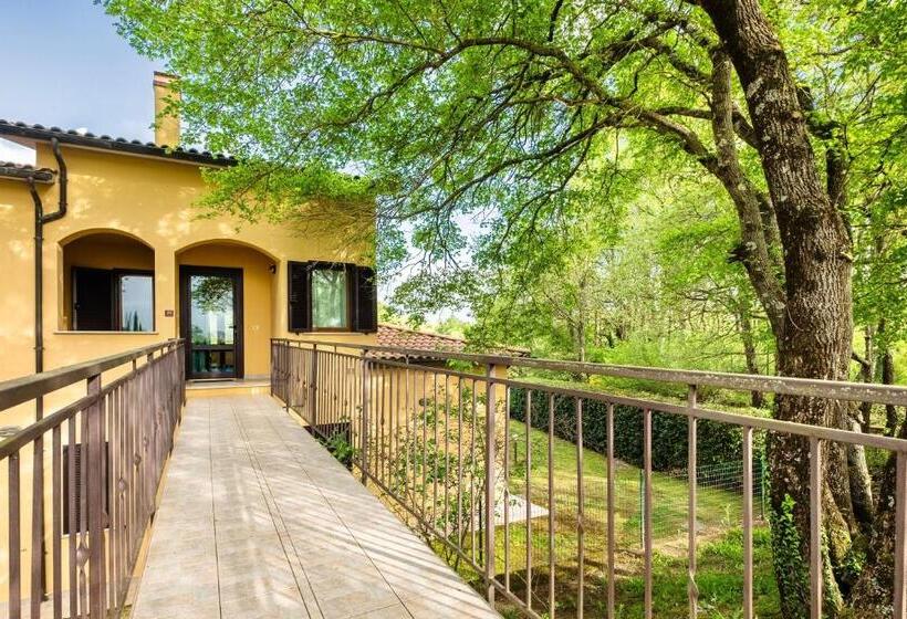 Residence With Thermal Pools In Sorano