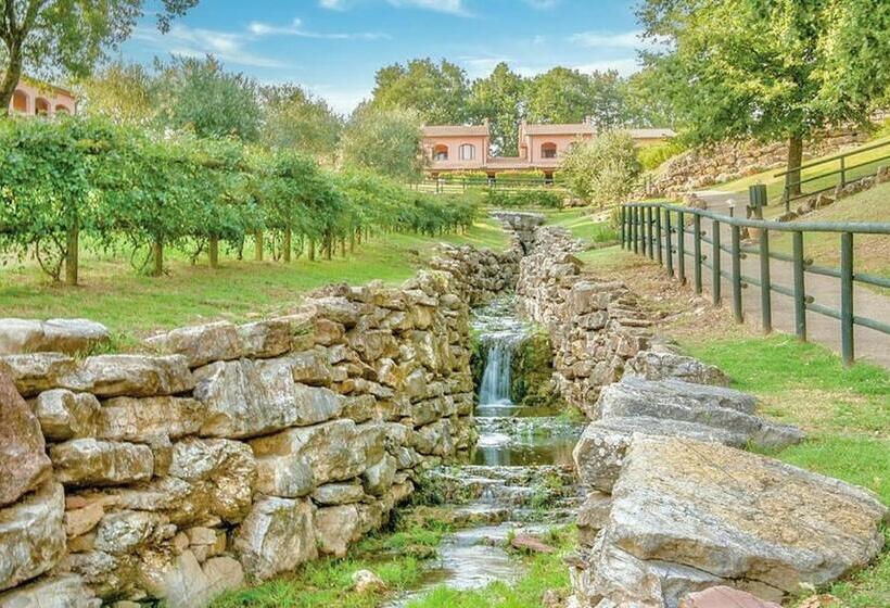Residence With Thermal Pools In Sorano
