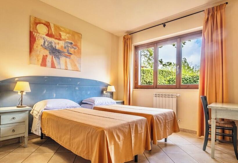 Residence With Thermal Pools In Sorano