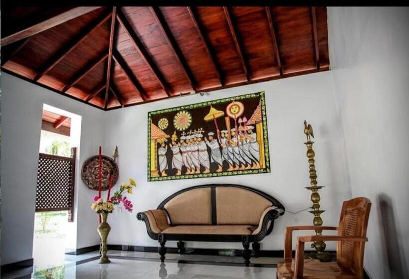 منتجع Tharul Hollyday Risort