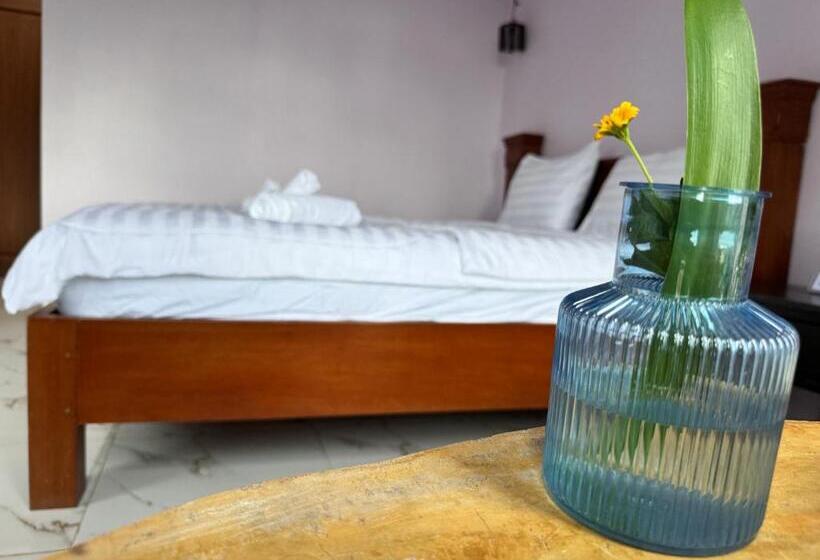 Общежитие Ocean Breeze At Kep