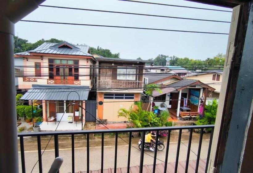 Szálloda เชียงคาน ฮักเลย ฮักกัญ โฮมสเตย์   ຊຽງຄານ ຮັກເລີຍ ຮັກກັນ ໂຮມສະເຕ Chiang Khan Hugloei Hugkan Homestay