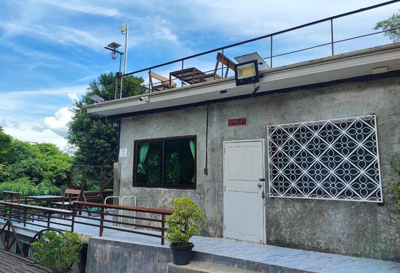 בית מלון כפרי Baan Apa Erawan Resort