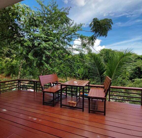 בית מלון כפרי Baan Apa Erawan Resort