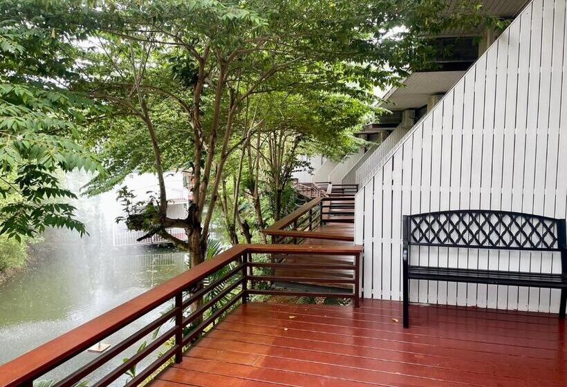 בית מלון כפרי Baan Apa Erawan Resort