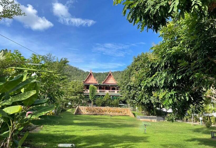 בית מלון כפרי Baan Apa Erawan Resort