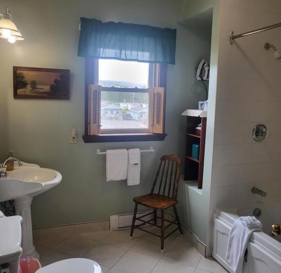 فندق Cranberry Cove Inn