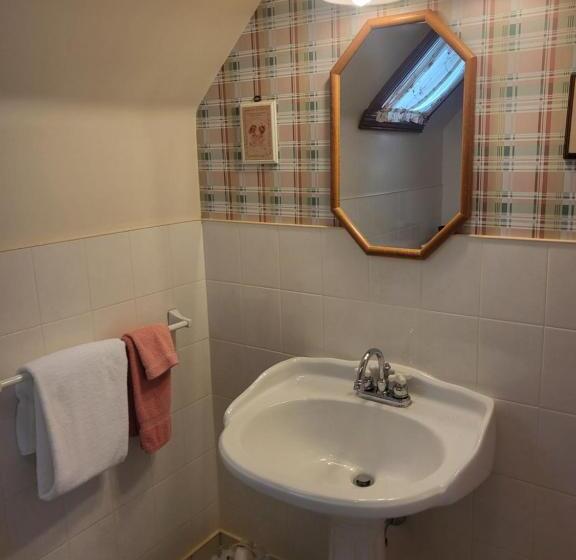 فندق Cranberry Cove Inn