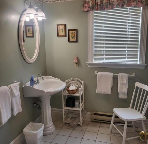 فندق Cranberry Cove Inn