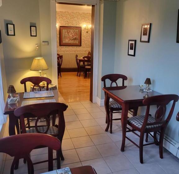 فندق Cranberry Cove Inn