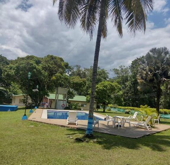 호텔 La Playa Villeta