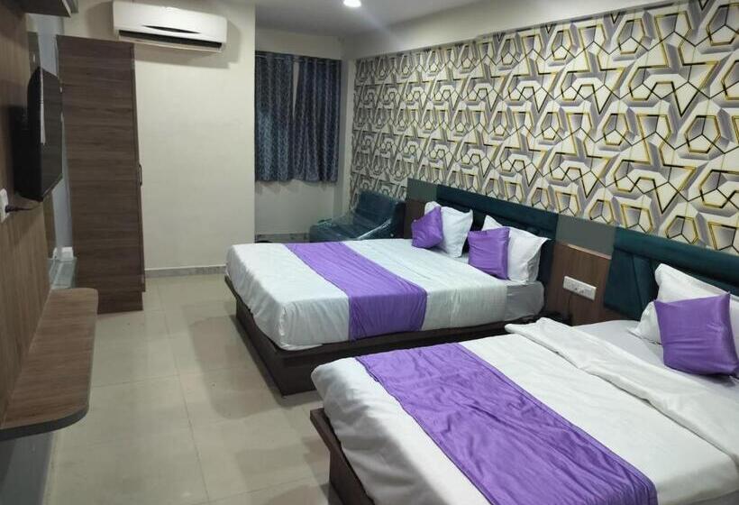 בית מלון כפרי Nr Nayan Residency