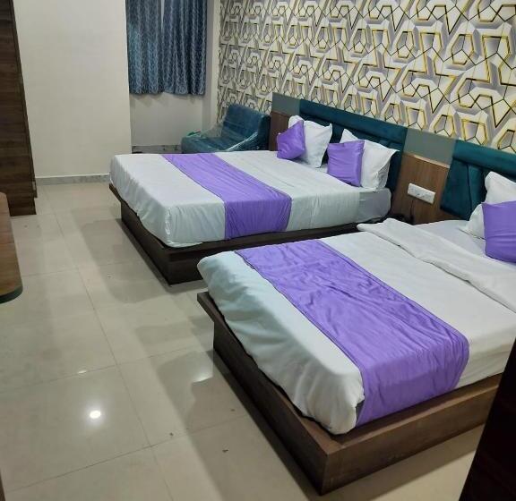 בית מלון כפרי Nr Nayan Residency