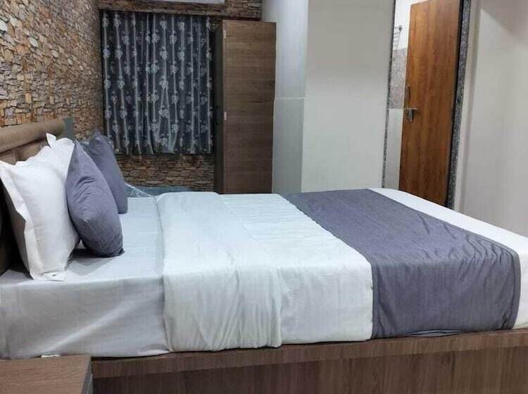 בית מלון כפרי Nr Nayan Residency