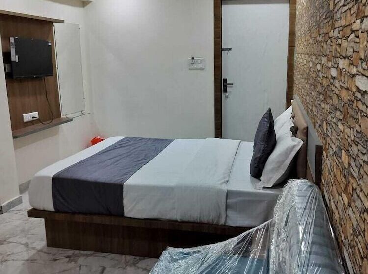 בית מלון כפרי Nr Nayan Residency