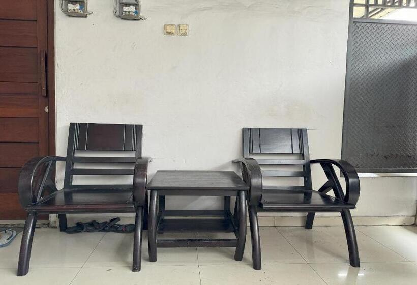 בית מלון כפרי Oyo 94161 Kost Aisyah