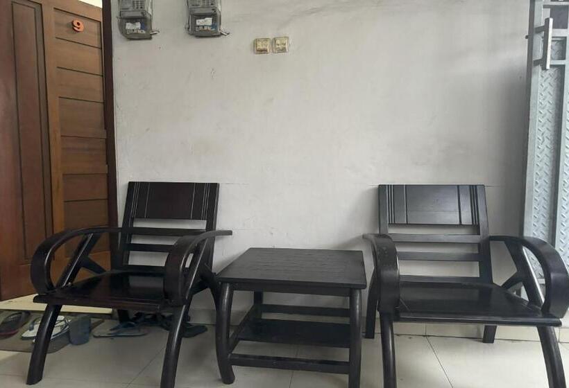 בית מלון כפרי Oyo 94161 Kost Aisyah