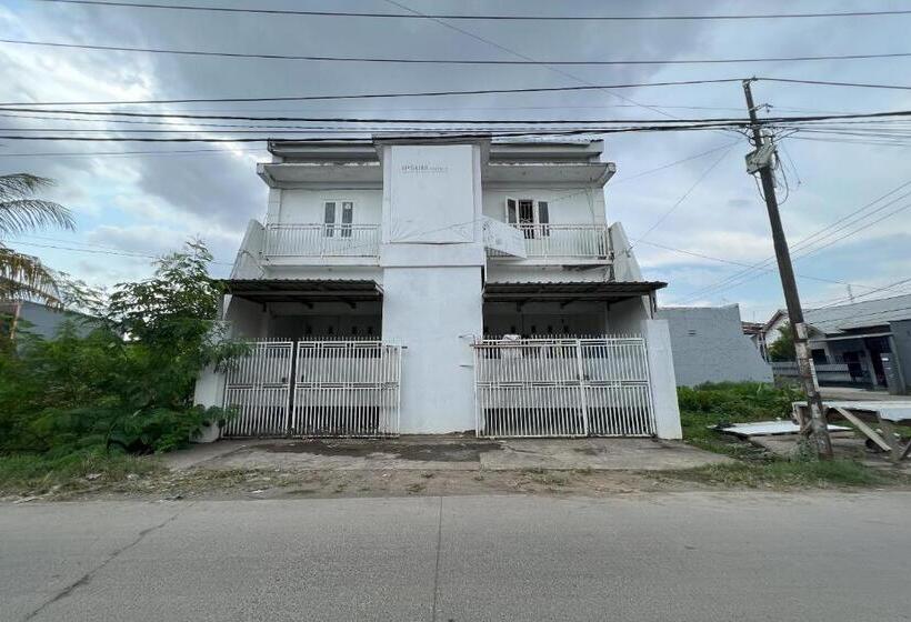 בית מלון כפרי Oyo 94161 Kost Aisyah