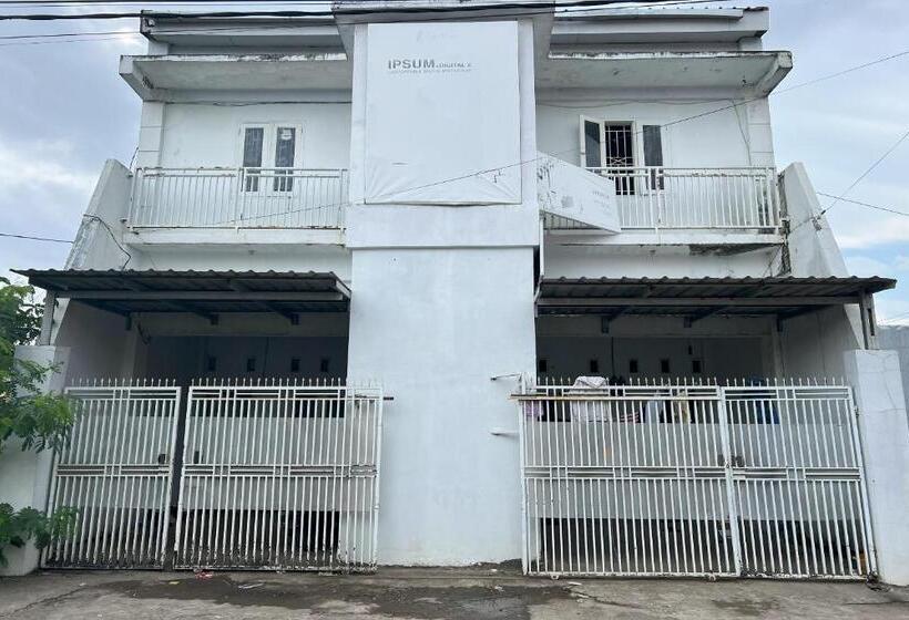 בית מלון כפרי Oyo 94161 Kost Aisyah