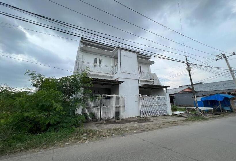 בית מלון כפרי Oyo 94161 Kost Aisyah