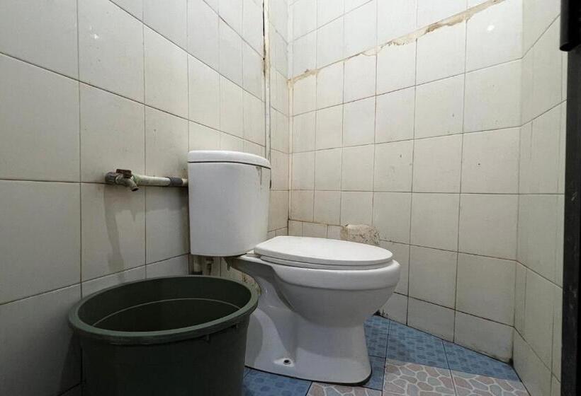 בית מלון כפרי Oyo 94161 Kost Aisyah