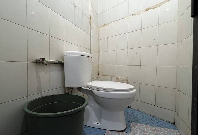 בית מלון כפרי Oyo 94161 Kost Aisyah