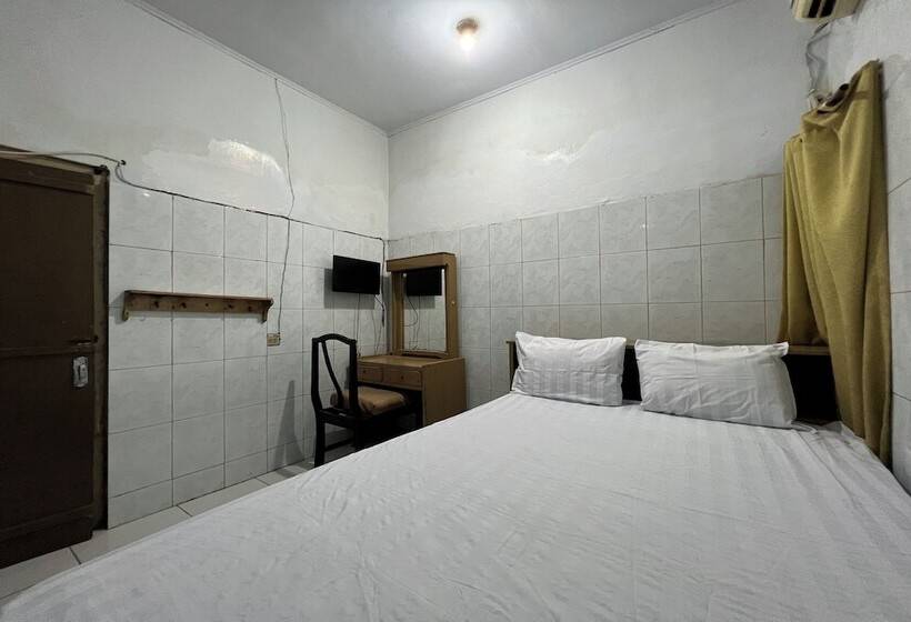 בית מלון כפרי Oyo 94161 Kost Aisyah