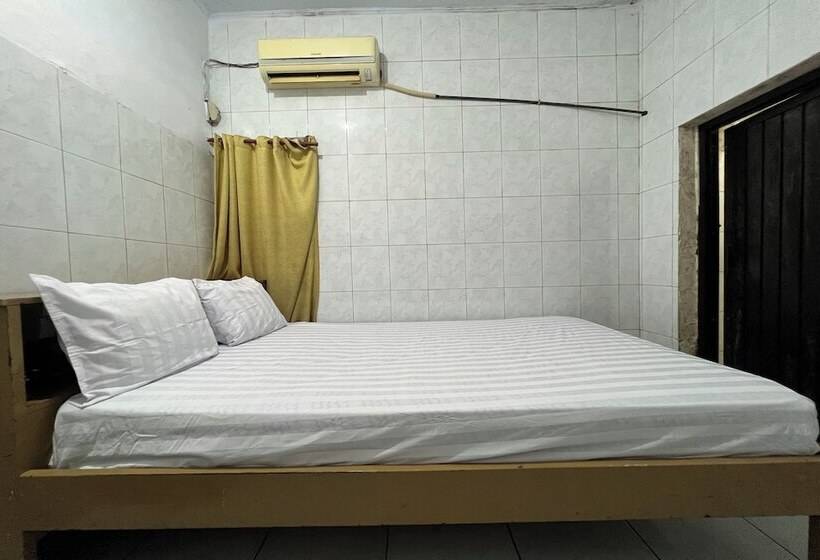 בית מלון כפרי Oyo 94161 Kost Aisyah